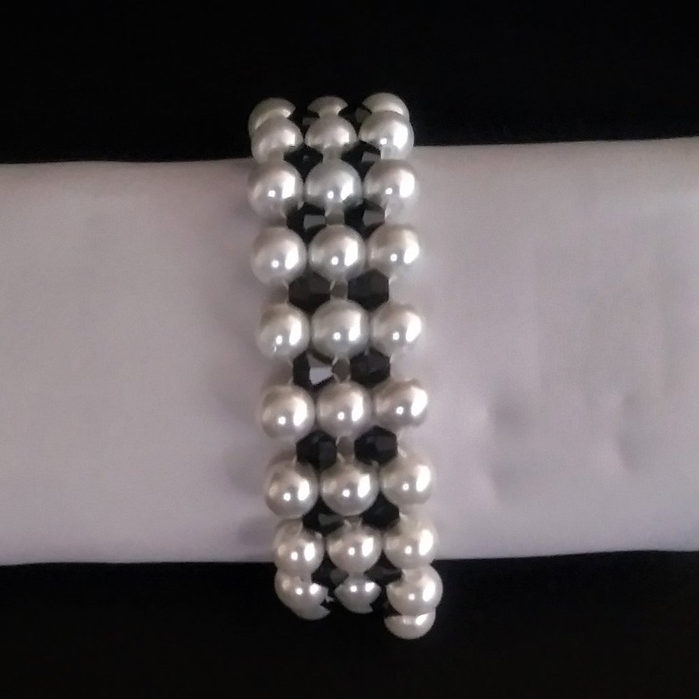 Elegant pearl and bicone bracelet by Crystal